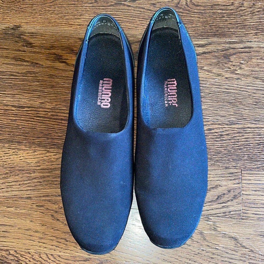 Munro black cloth slip on loafers with shock absorbing heels